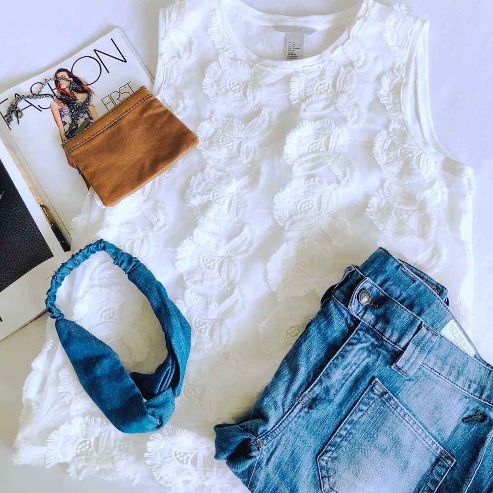 Textured Floral Ruffle Sleeveless Blouse - Picture 2 of 6